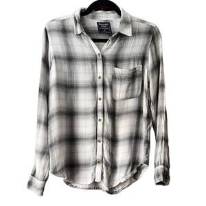 Abercrombie & Fitch Women's Plaid Button Down Shirt Gray White Long Sleeve SZ M